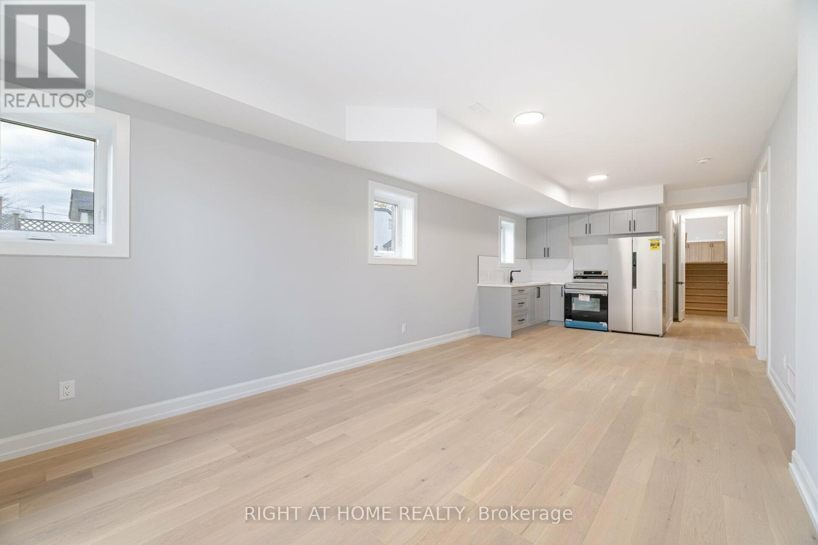 7934 Woodbine Street, Niagara Falls, Ontario  L2H 1C6 - Photo 7 - X12792726