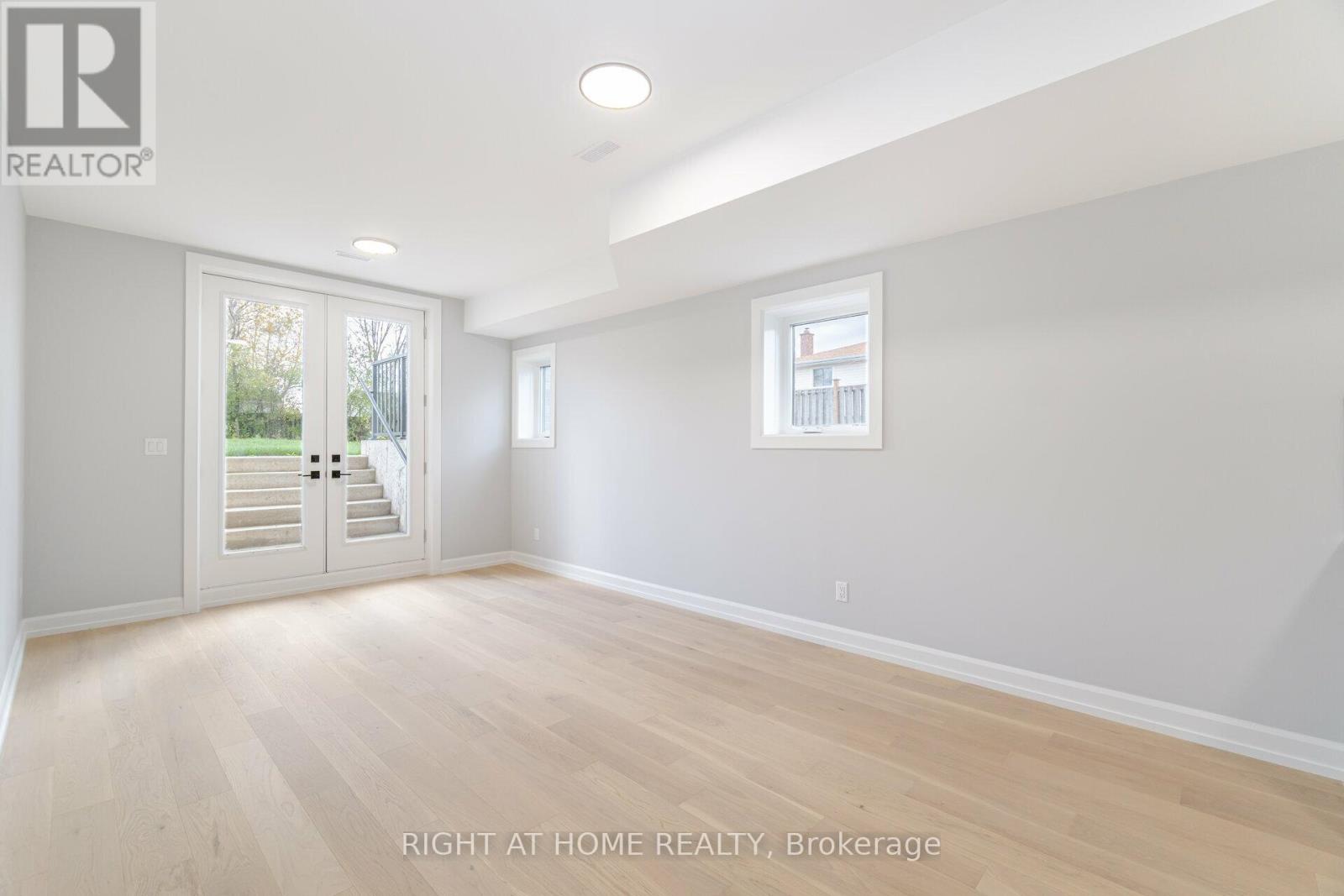 7934 Woodbine Street, Niagara Falls, Ontario  L2H 1C6 - Photo 8 - X12792726