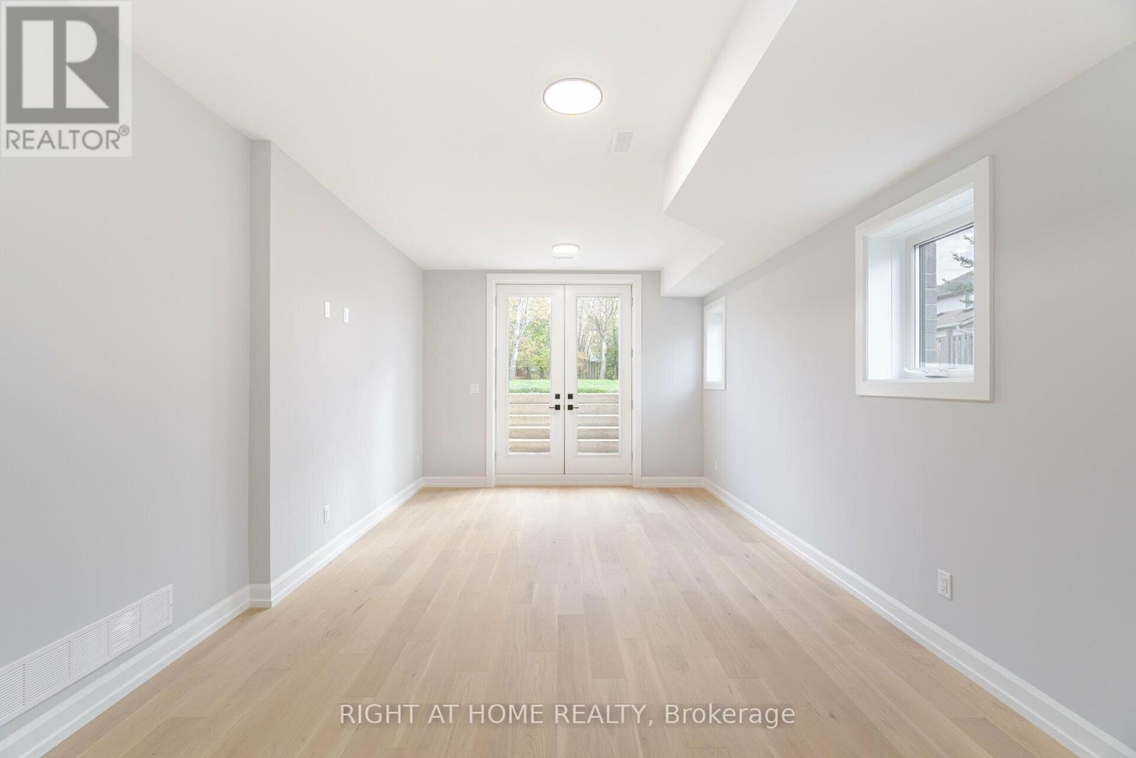 7934 Woodbine Street, Niagara Falls, Ontario  L2H 1C6 - Photo 9 - X12792726