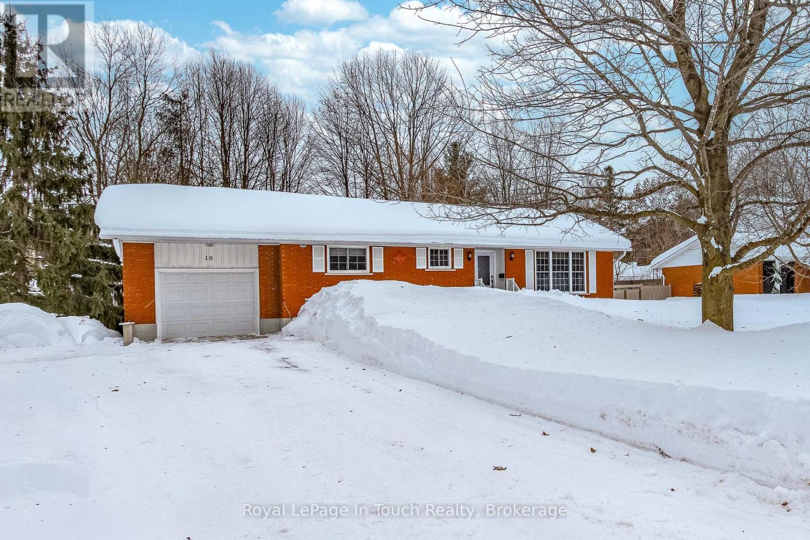 19 MAPLEGATE ROAD, tiny (wyevale), Ontario