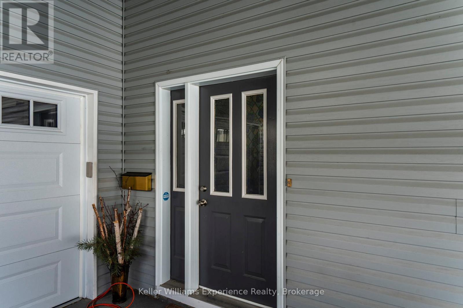 329 & 331 Browns Line, Tay, Ontario  L0K 2C0 - Photo 4 - S12792820