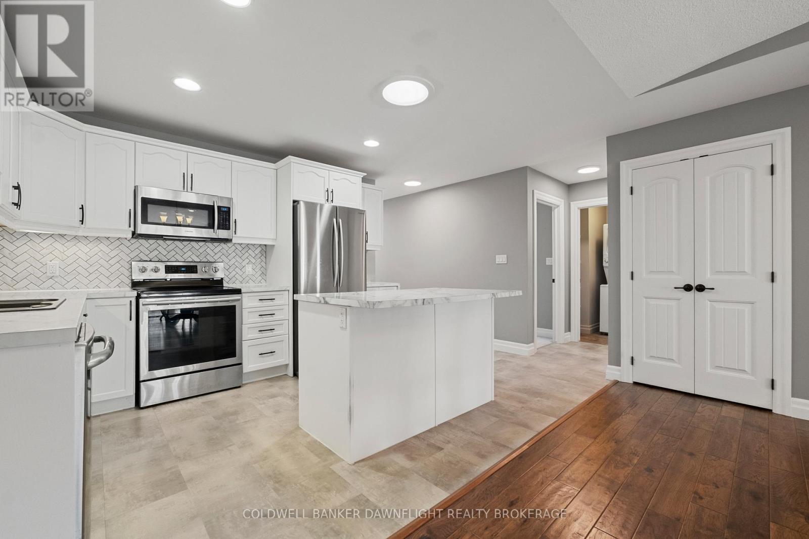 94 Redford Drive, South Huron, Ontario  N0M 1S3 - Photo 6 - X12792896