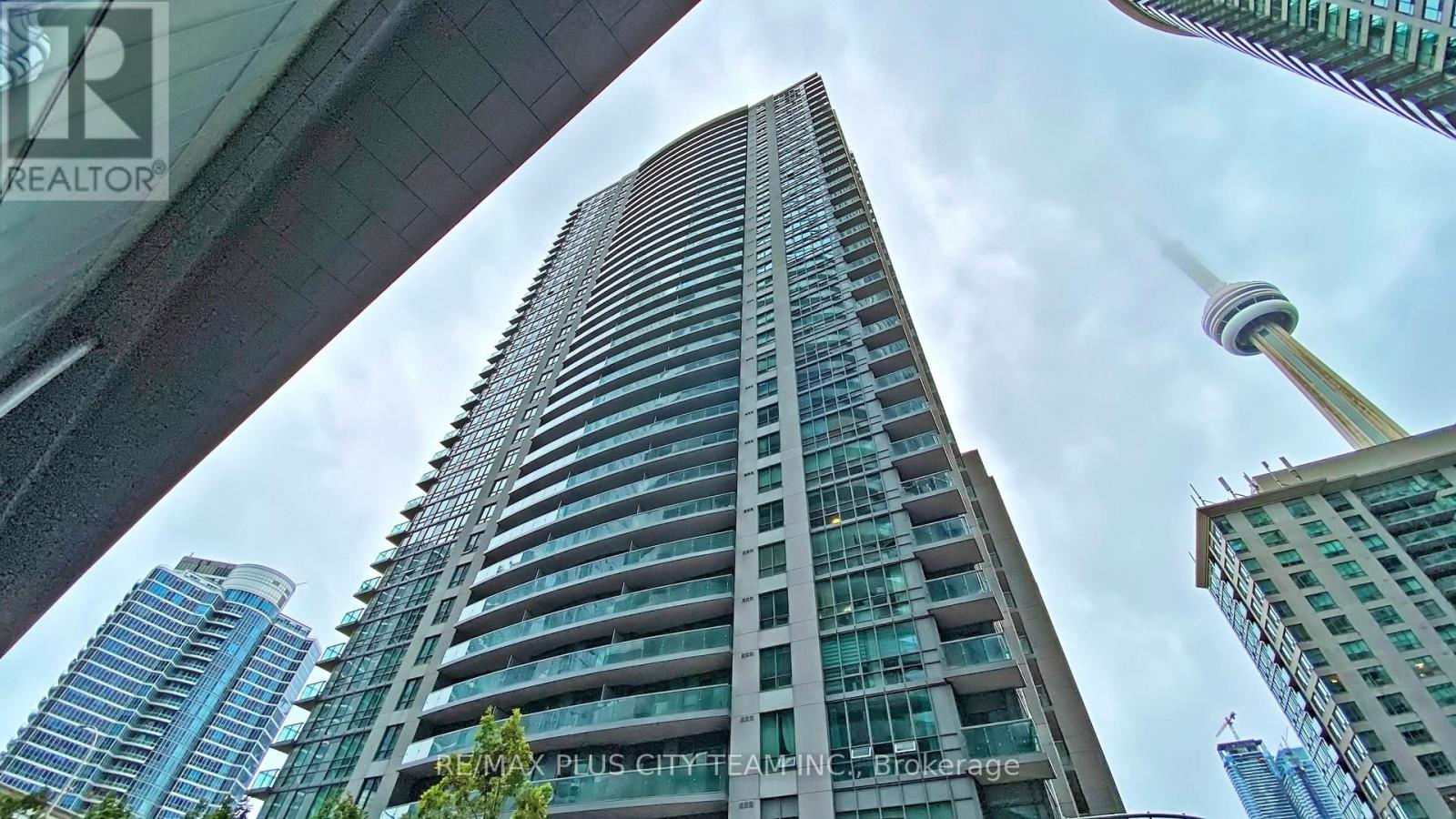 812 - 19 GRAND TRUNK CRESCENT, Toronto, Ontario