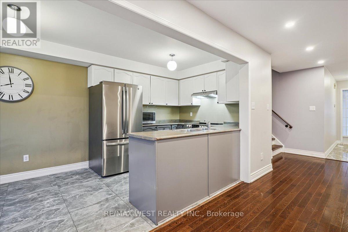 100 Candlebrook Drive, Whitby (Pringle Creek), Ontario  L1R 2V7 - Photo 3 - E12790688