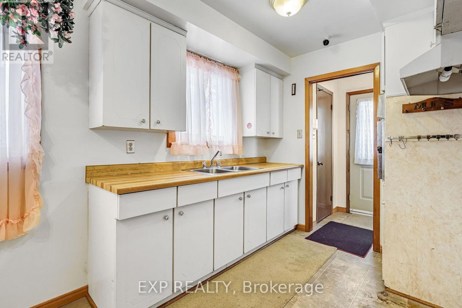 Photo 14 of 44 for 73 Alayne Crescent