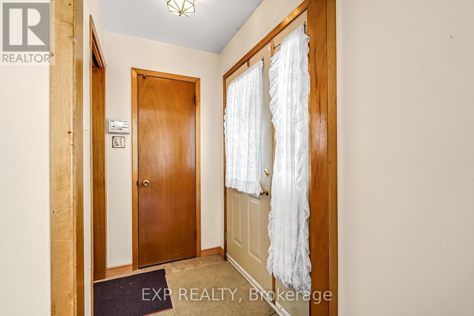 Photo 3 of 44 for 73 Alayne Crescent