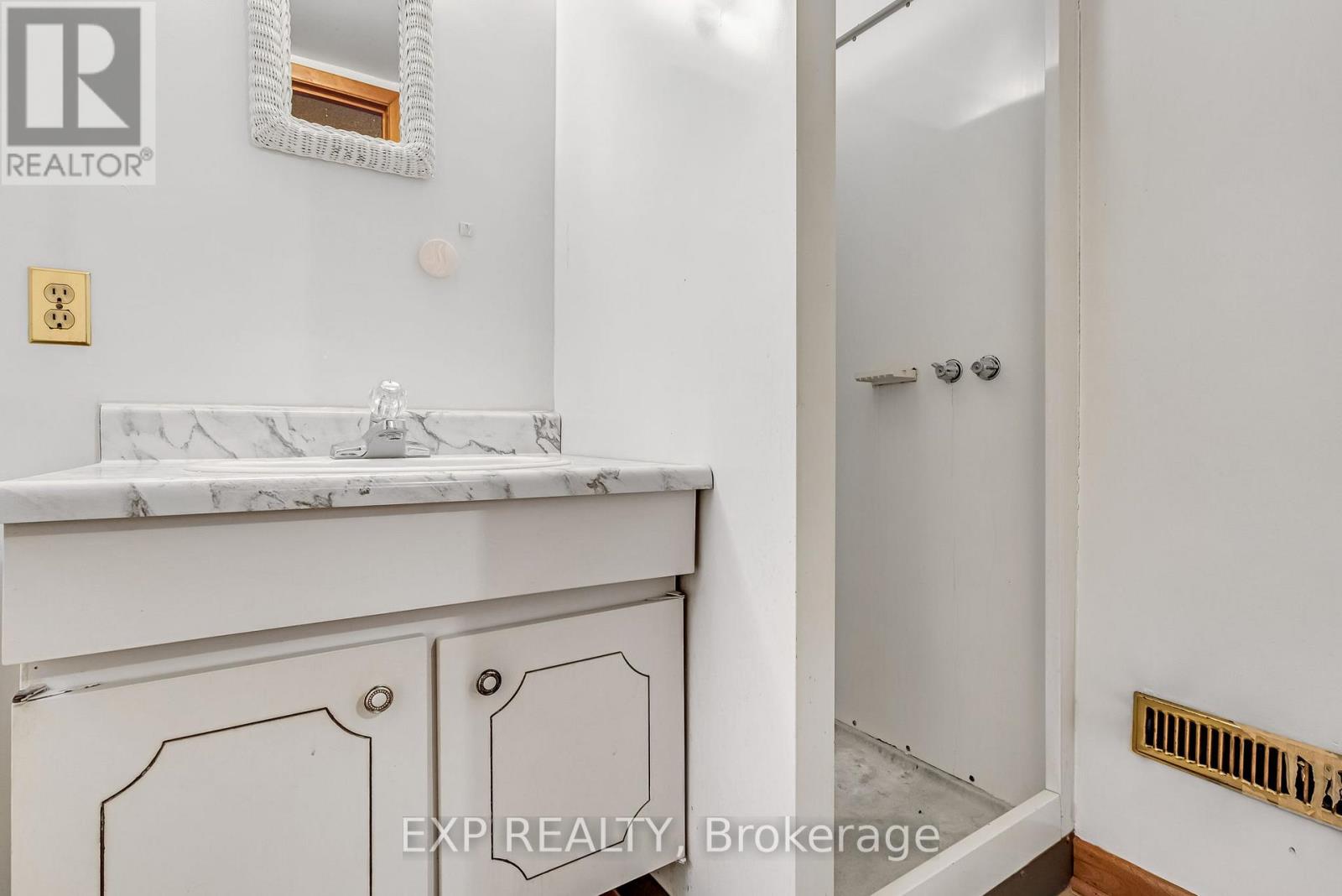 Photo 32 of 44 for 73 Alayne Crescent