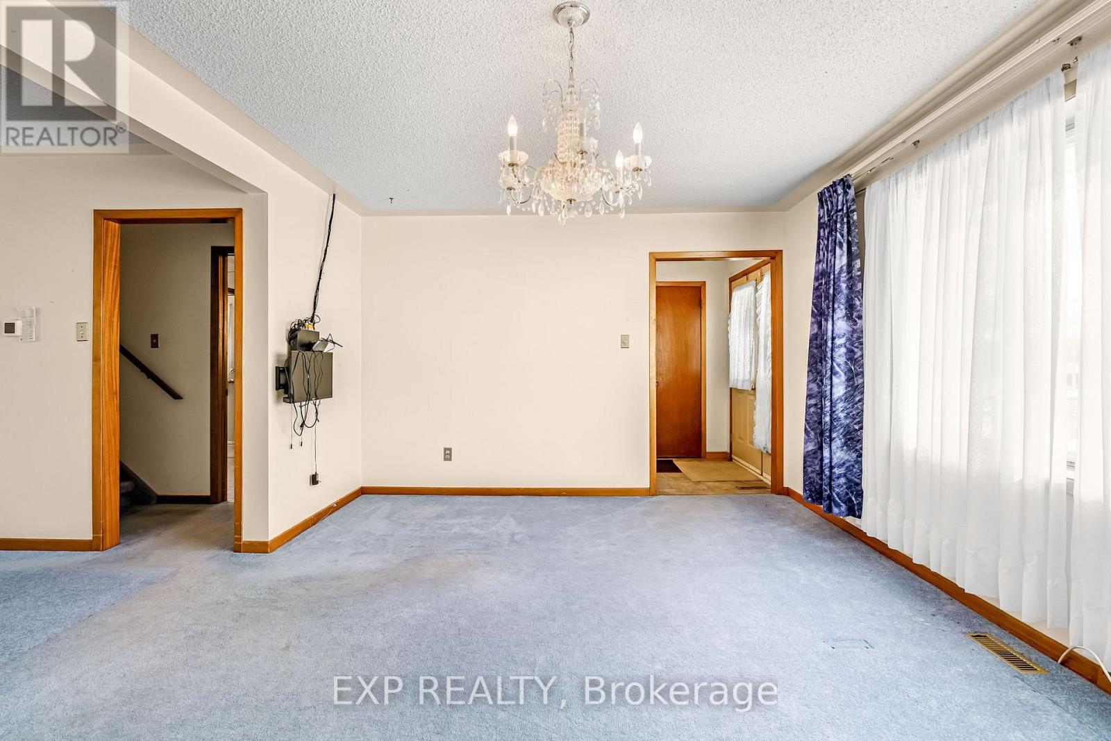 Photo 6 of 44 for 73 Alayne Crescent