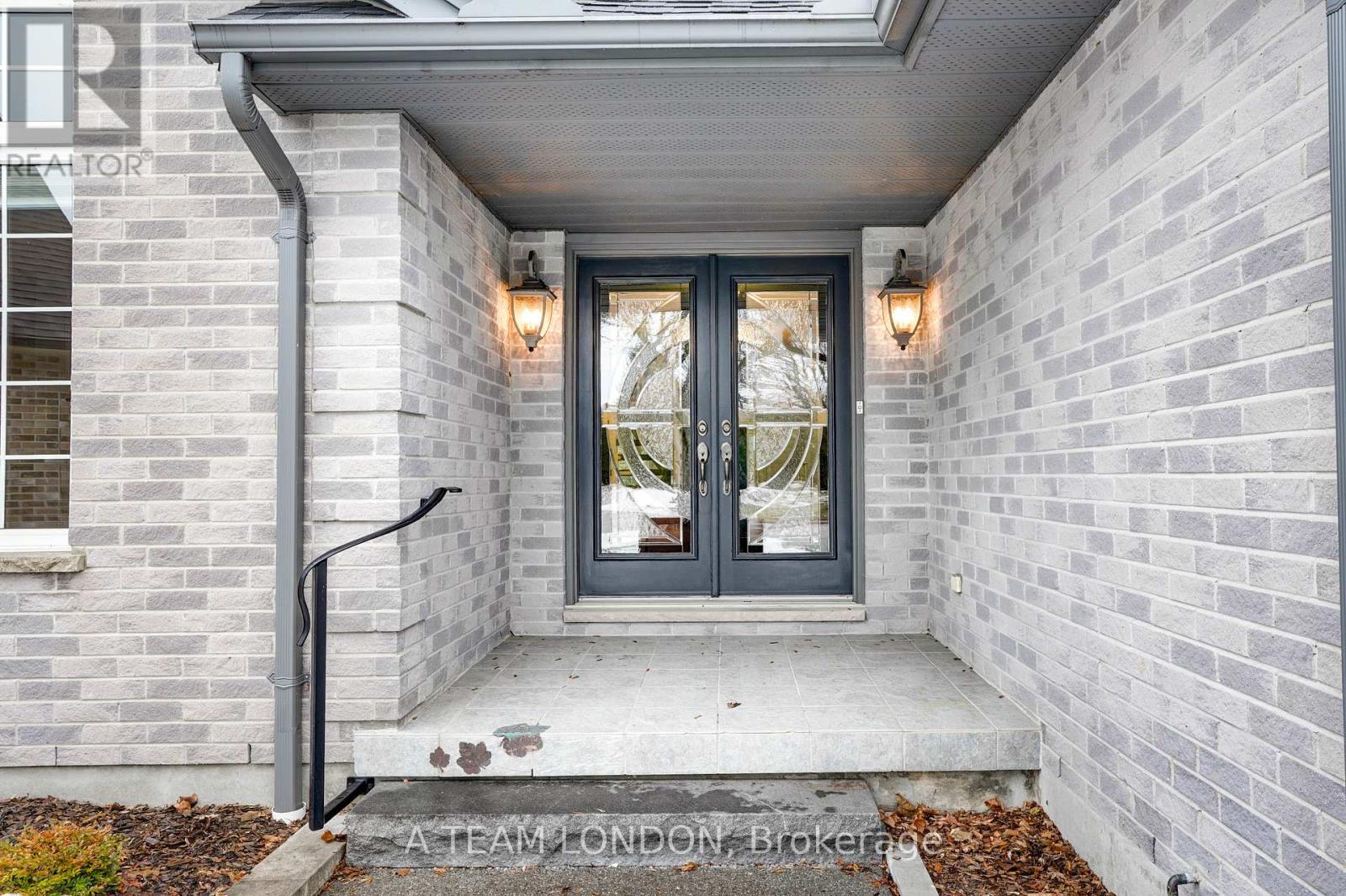 15 Bayside Court, London East, Ontario  N5Y 5M6 - Photo 3 - X12720882