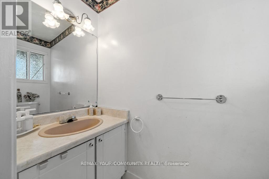 104 Garden Drive, Barrie, Ontario  L4N 5K2 - Photo 6 - S12786640