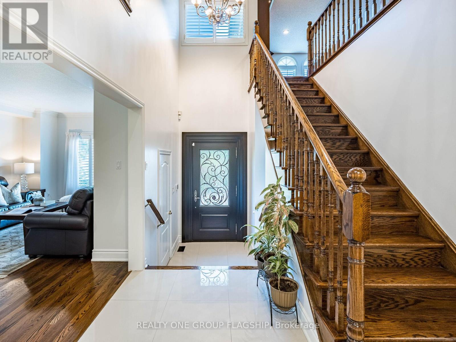 5290 Hilton Court, Mississauga, Ontario  L5M 5B5 - Photo 6 - W12779020