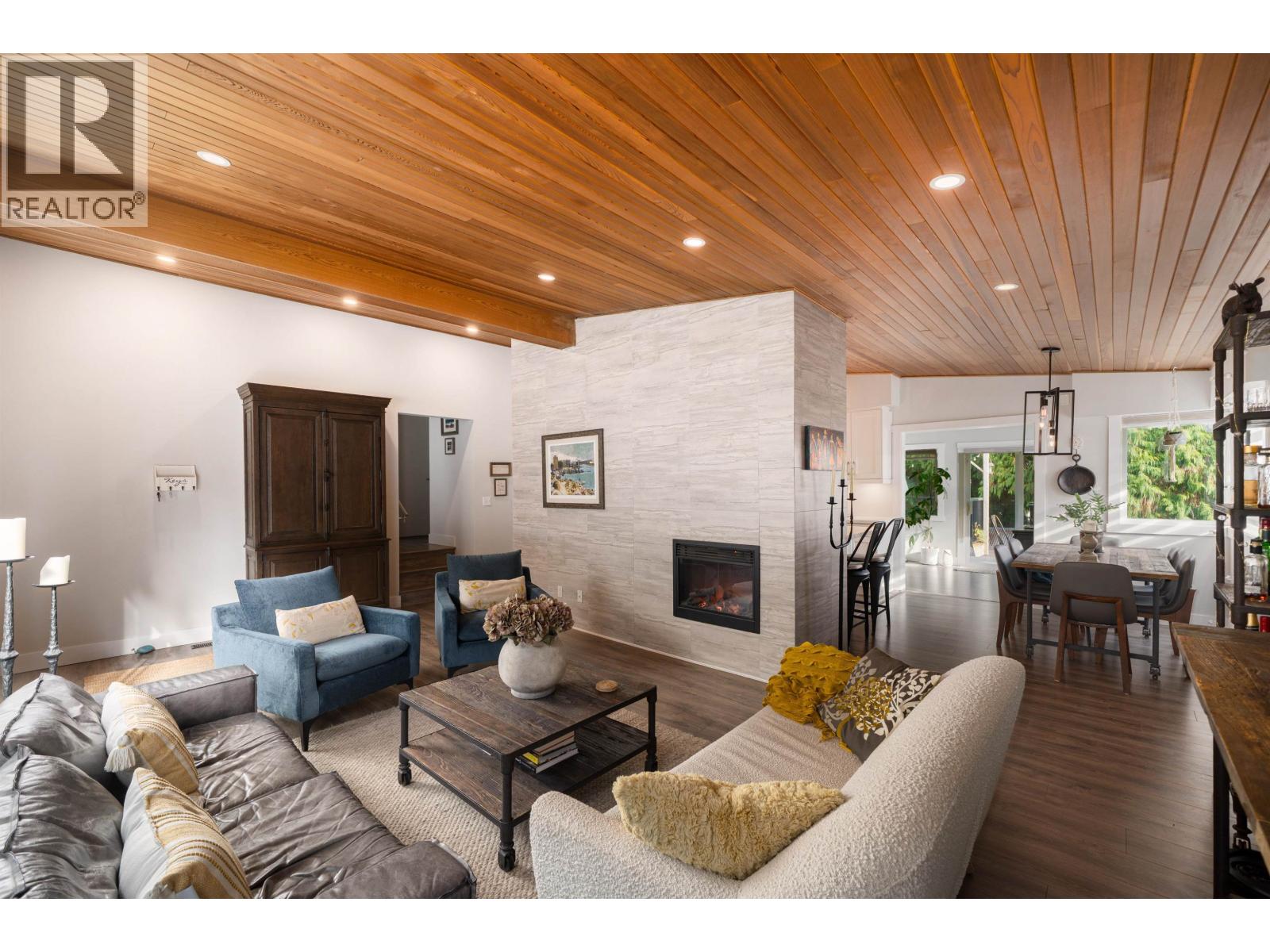 3642 Sykes Road, North Vancouver, British Columbia  V7K 2A7 - Photo 2 - R3090225