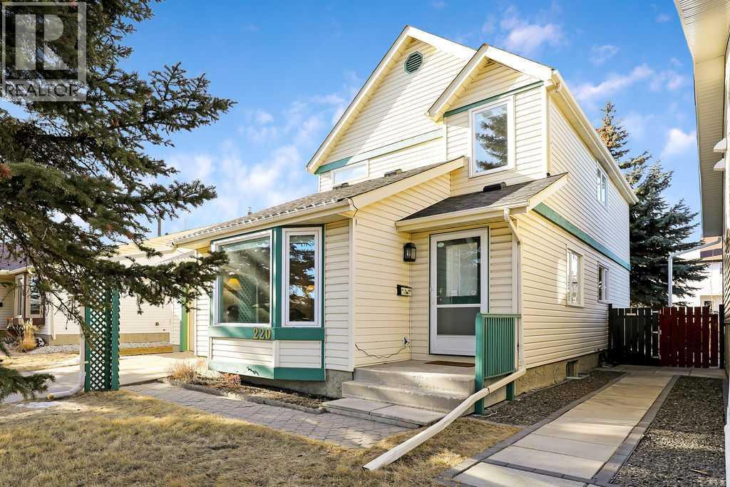220 Scenic Way Nw, Calgary, Alberta  T3L 1B8 - Photo 2 - A2285871