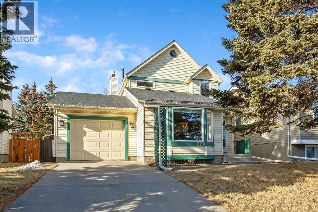 220 Scenic Way Nw, Calgary, Alberta  T3L 1B8 - Photo 1 - A2285871