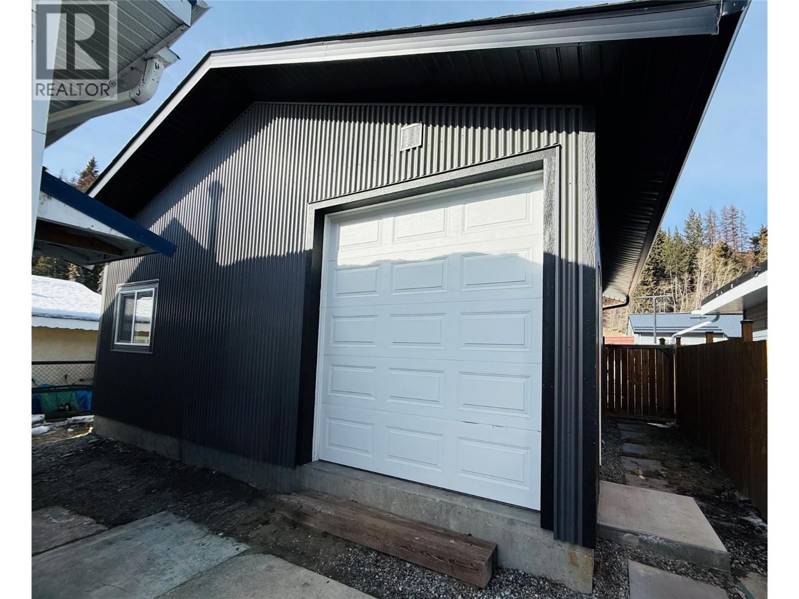 367 Fortier Street, Kimberley, British Columbia V1A 1N4 - Photo 4 - 10373599