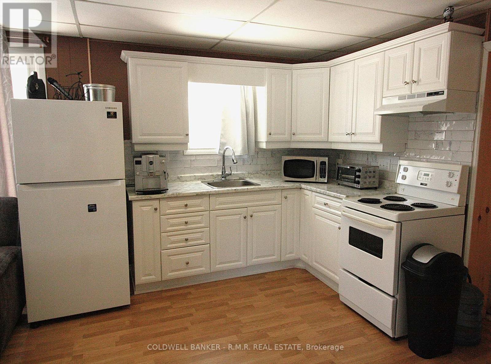 7 Leaf Street, Kawartha Lakes (Fenelon), Ontario  K0M 1L0 - Photo 3 - X12792780