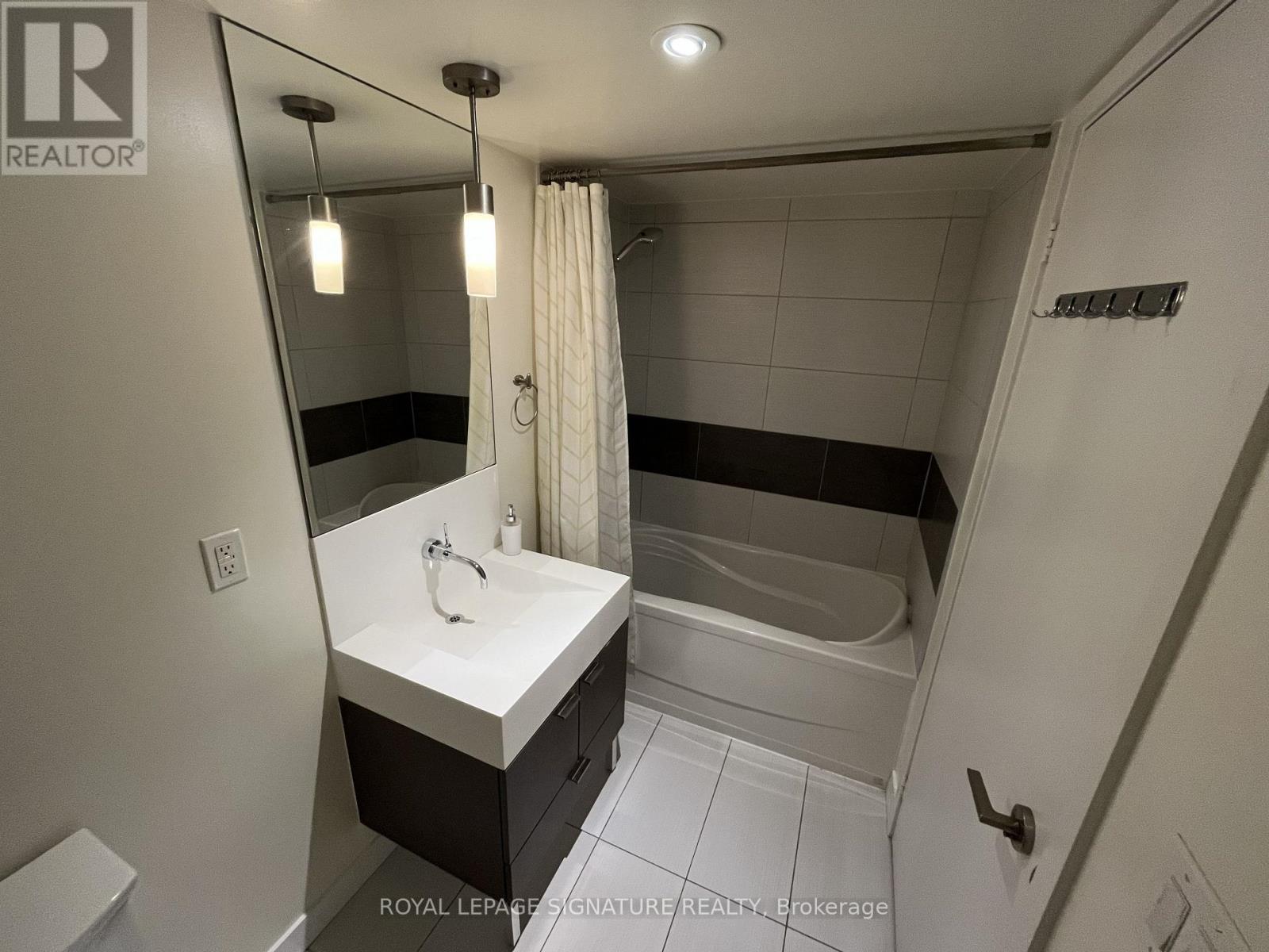 410 - 110 Charles Street E, Toronto, Ontario  M4Y 1T5 - Photo 11 - C12792762