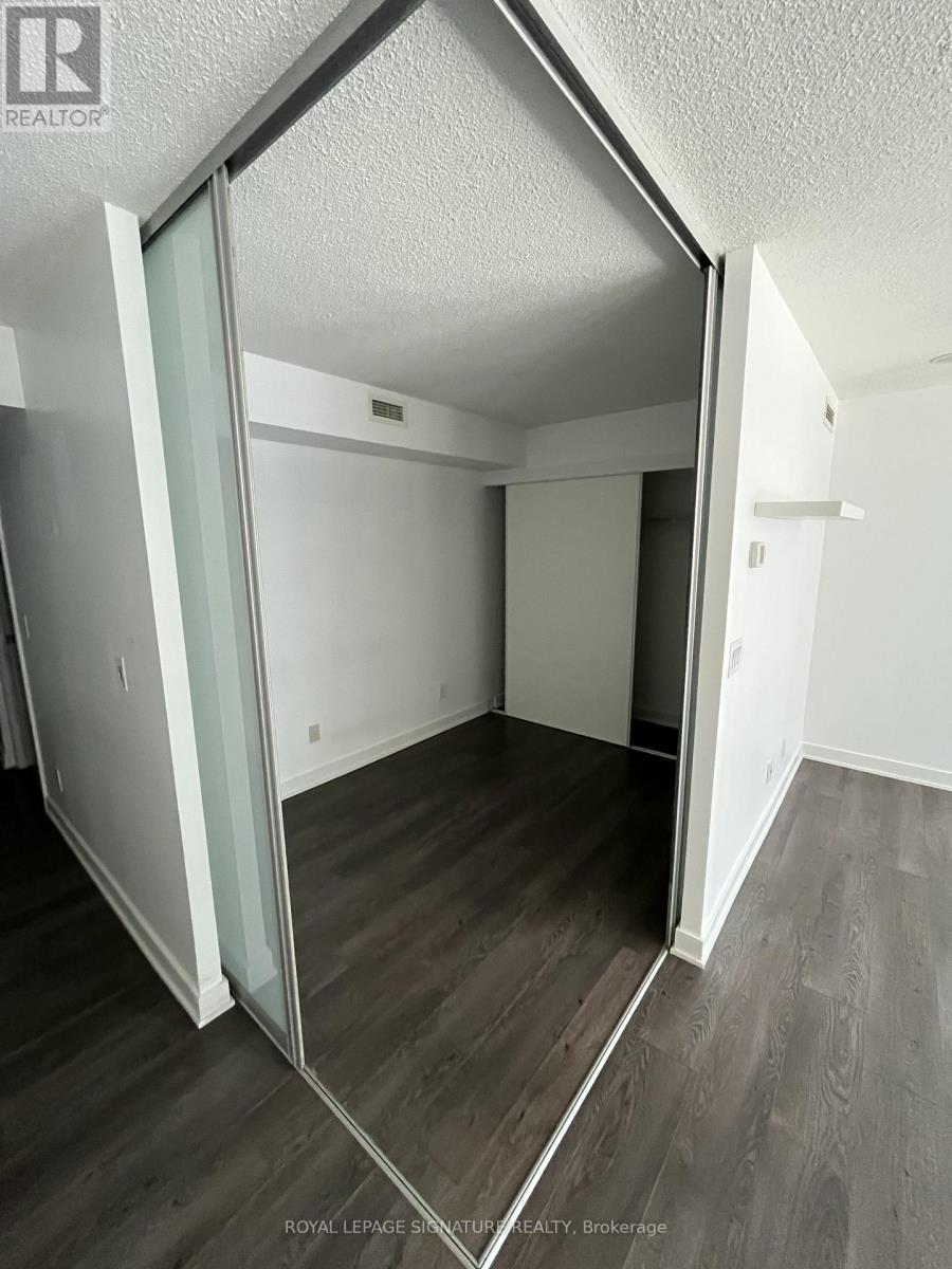 410 - 110 Charles Street E, Toronto, Ontario  M4Y 1T5 - Photo 8 - C12792762