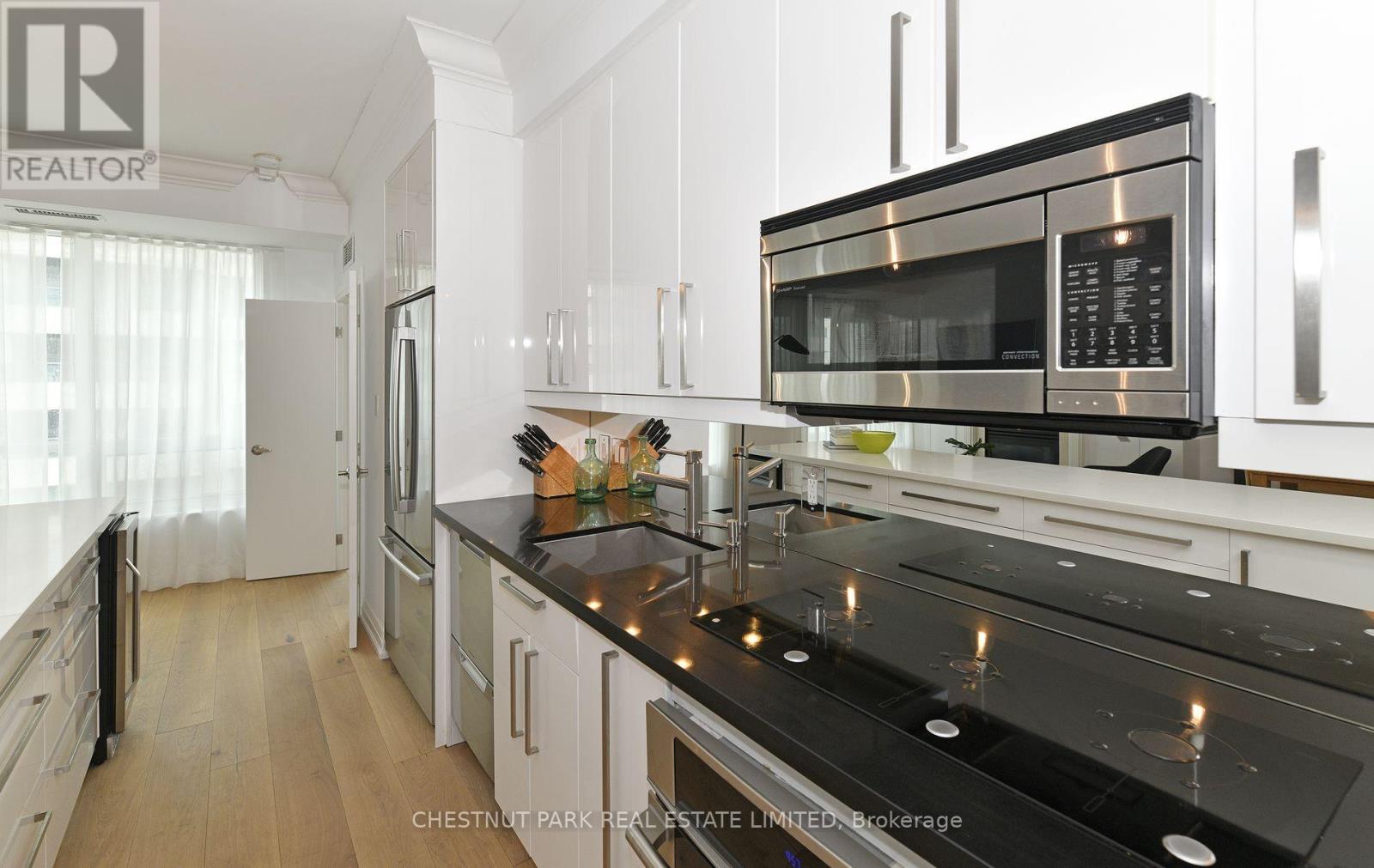 801 - 20 Scrivener Square, Toronto, Ontario  M4W 3X9 - Photo 11 - C12792764