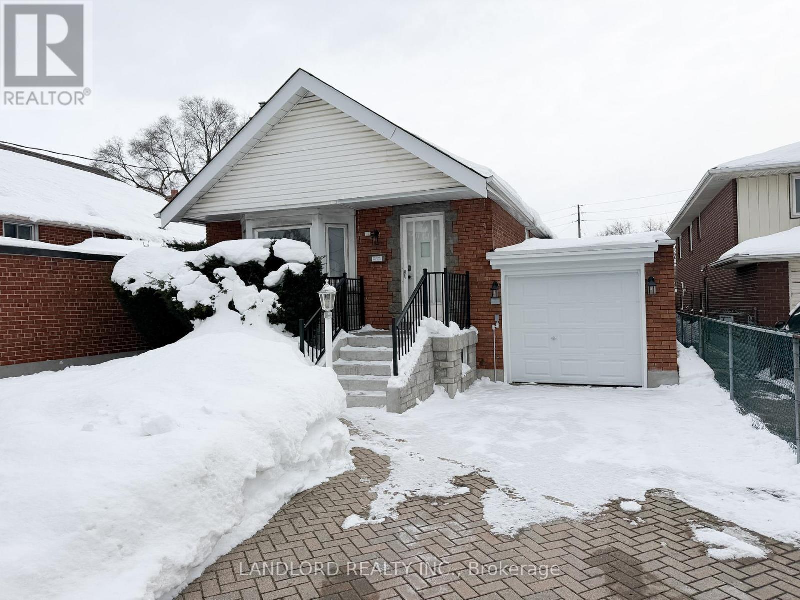 3 DAVIES CRESCENT, Toronto, Ontario