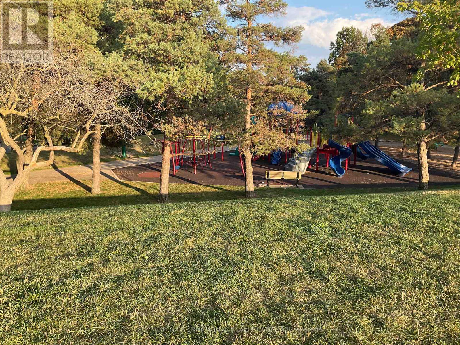 153 Glen Cedar Road, Toronto (Humewood-Cedarvale), Ontario  M6C 3G6 - Photo 10 - C12412584