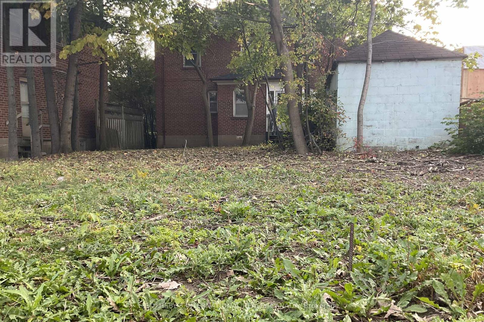 153 Glen Cedar Road, Toronto (Humewood-Cedarvale), Ontario  M6C 3G6 - Photo 5 - C12412584