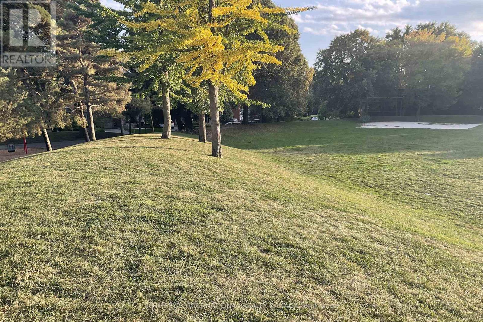 153 Glen Cedar Road, Toronto (Humewood-Cedarvale), Ontario  M6C 3G6 - Photo 7 - C12412584