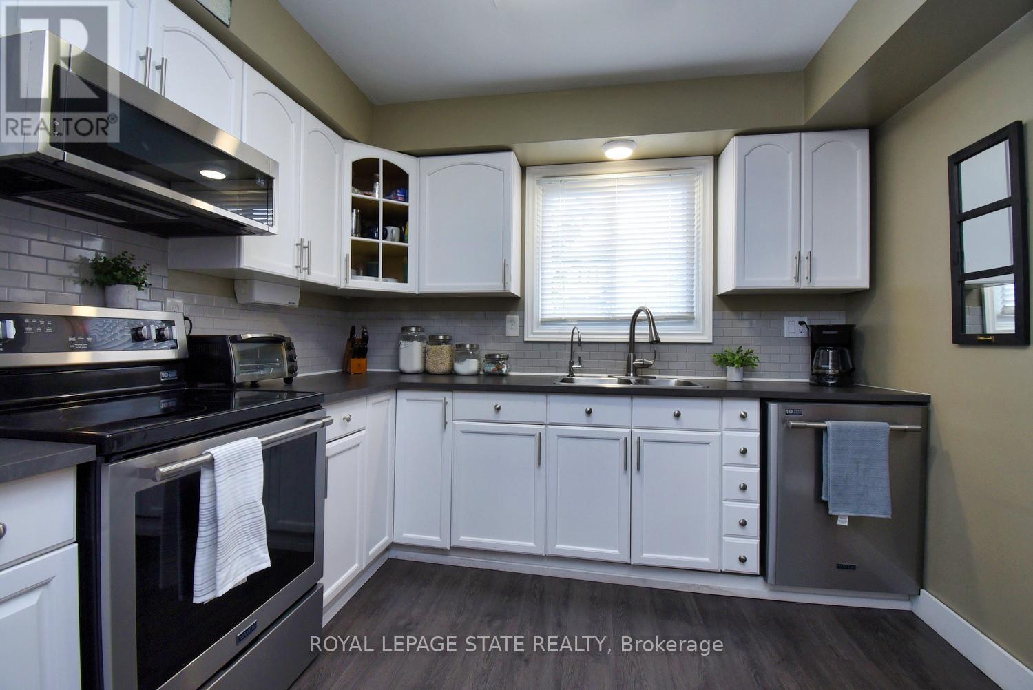 122 - 150 Gateshead Crescent, Hamilton, Ontario  L8G 4A7 - Photo 6 - X12468355