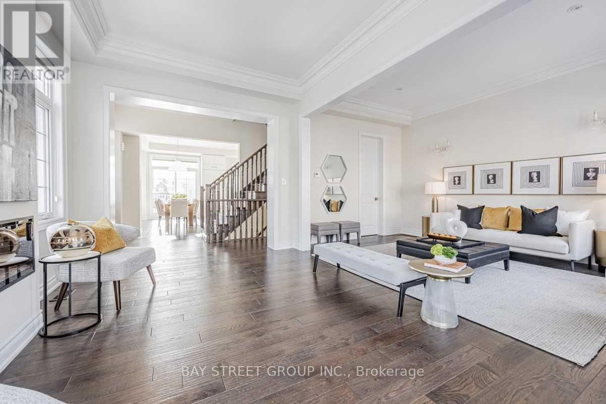 29 Creekvalley Lane, Markham, Ontario  L6C 0Y7 - Photo 10 - N12792848