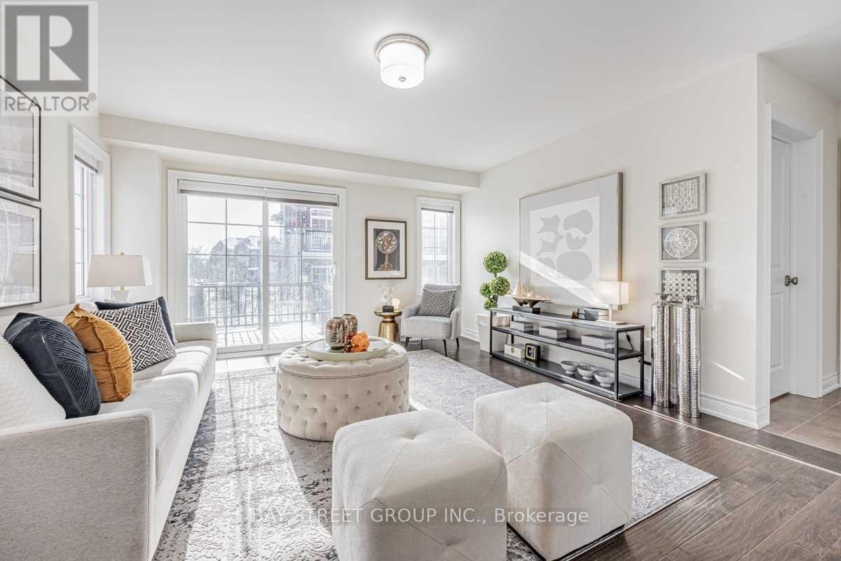 29 Creekvalley Lane, Markham, Ontario  L6C 0Y7 - Photo 6 - N12792848