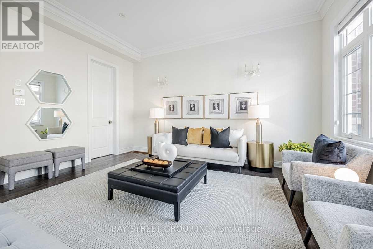 29 Creekvalley Lane, Markham, Ontario  L6C 0Y7 - Photo 9 - N12792848