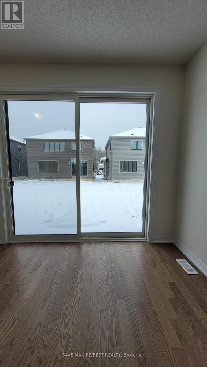 79 Sun Valley Avenue, Wasaga Beach, Ontario  L9Z 1J7 - Photo 13 - S12792746