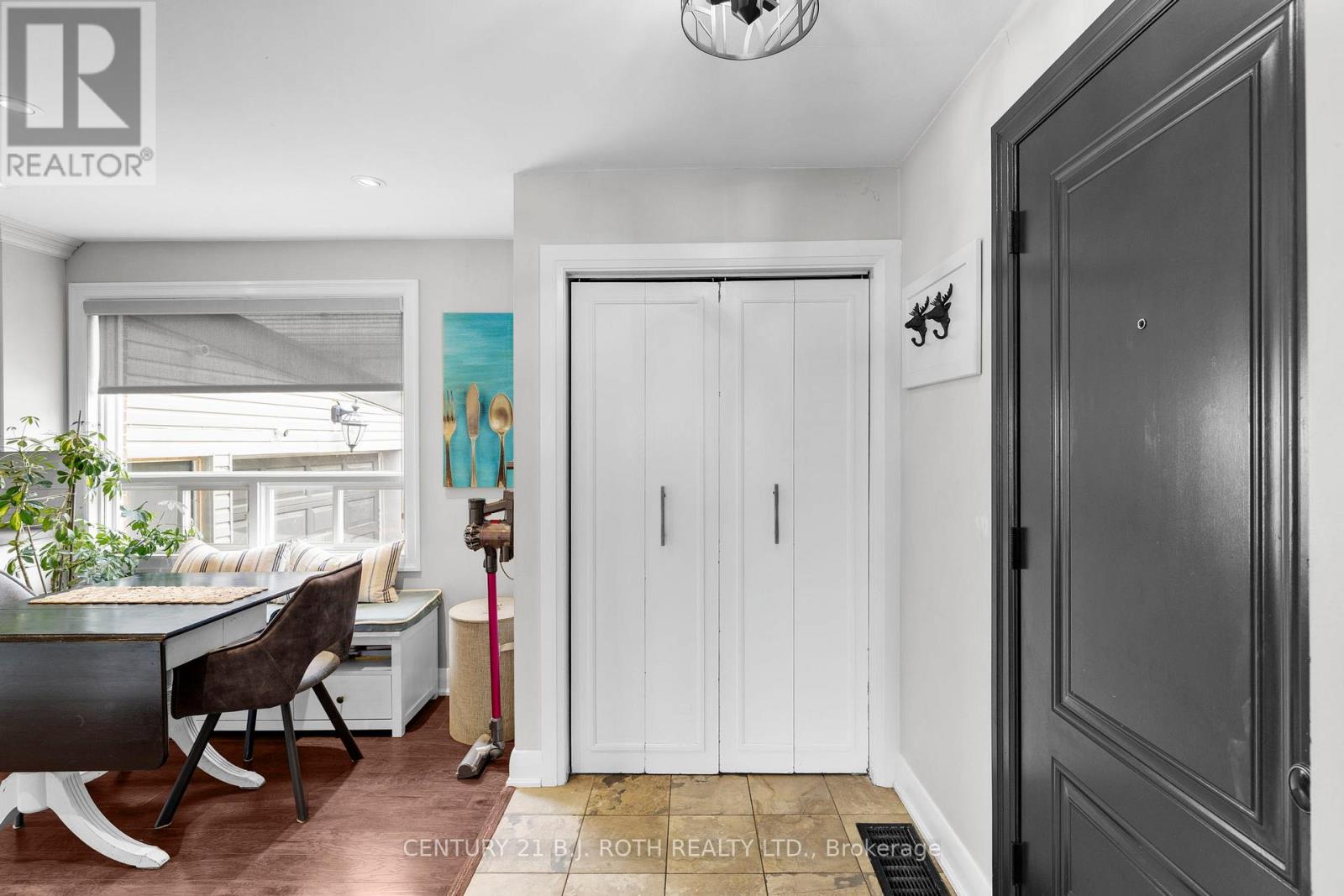 14 St Vincent Street, Barrie (North Shore), Ontario  L4M 3Y2 - Photo 5 - S12792756