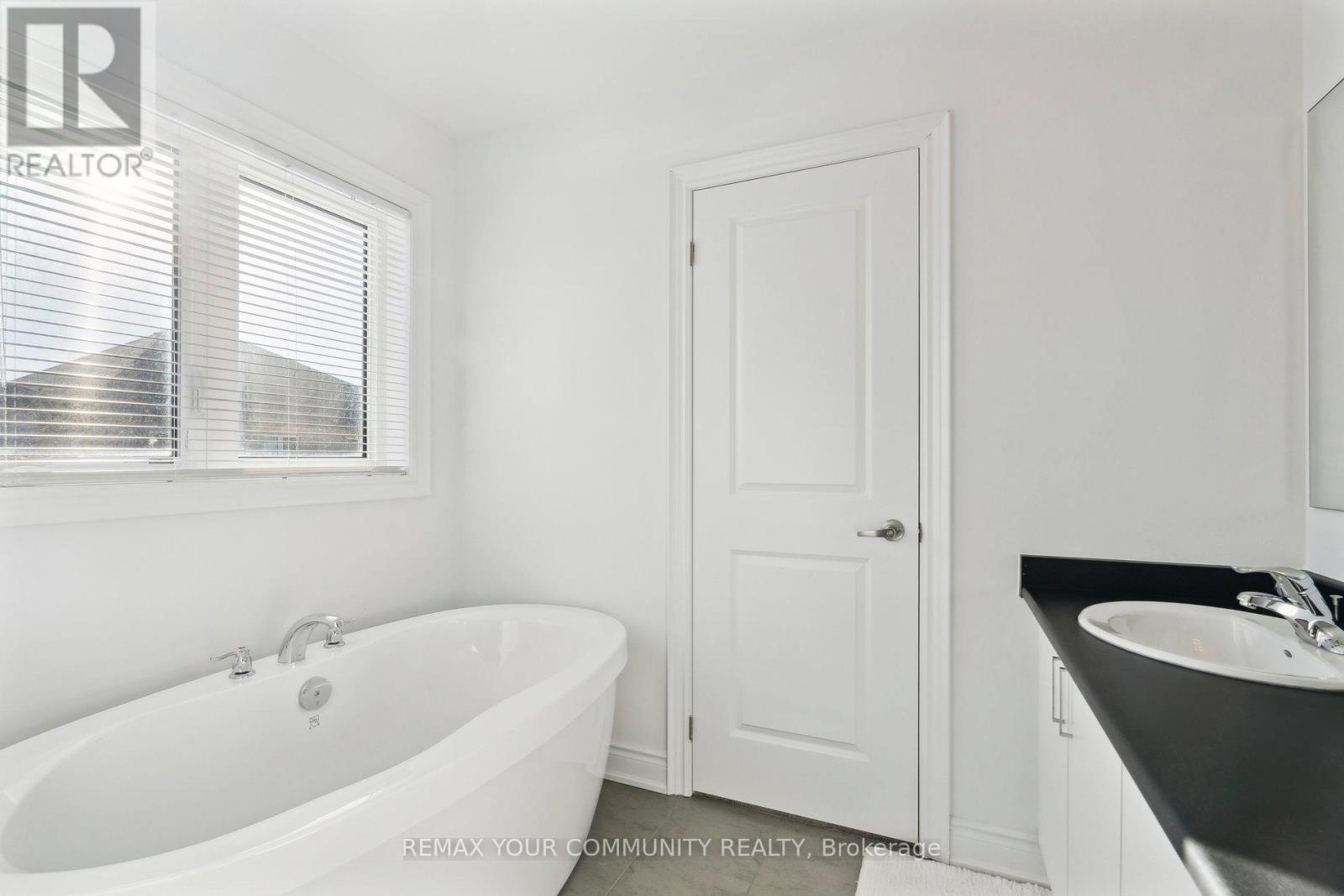 9 Lisa Street, Wasaga Beach, Ontario  L9Z 0K9 - Photo 37 - S12792786