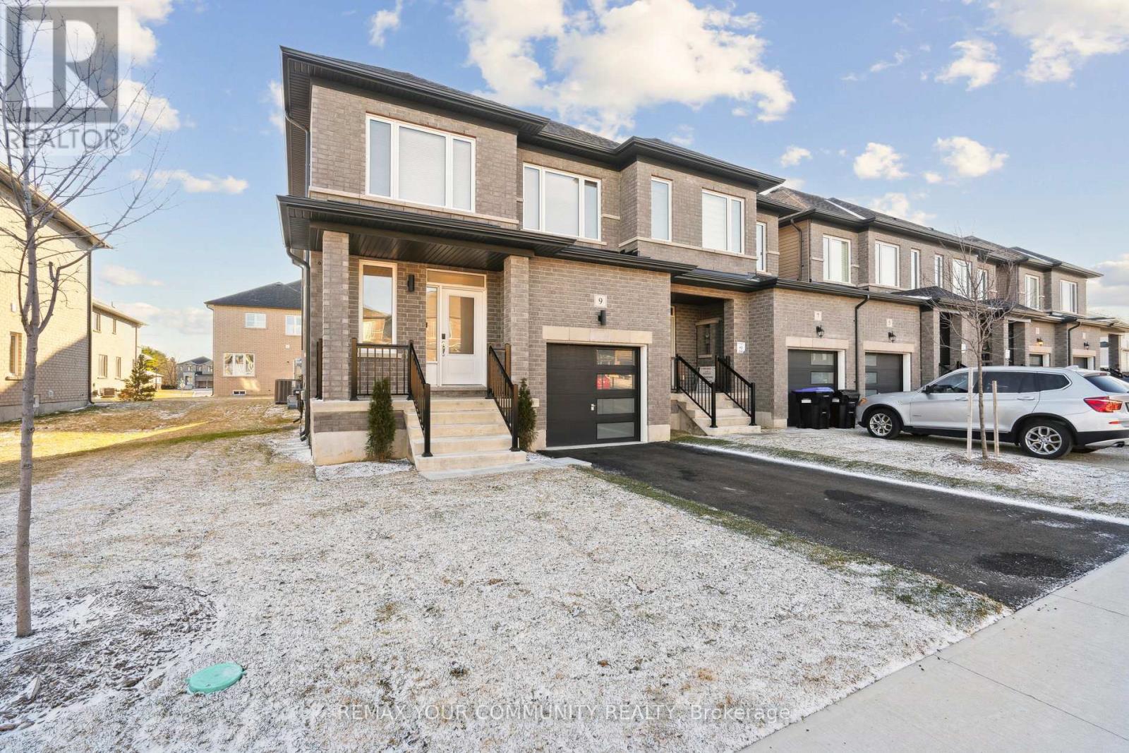 9 Lisa Street, Wasaga Beach, Ontario  L9Z 0K9 - Photo 4 - S12792786