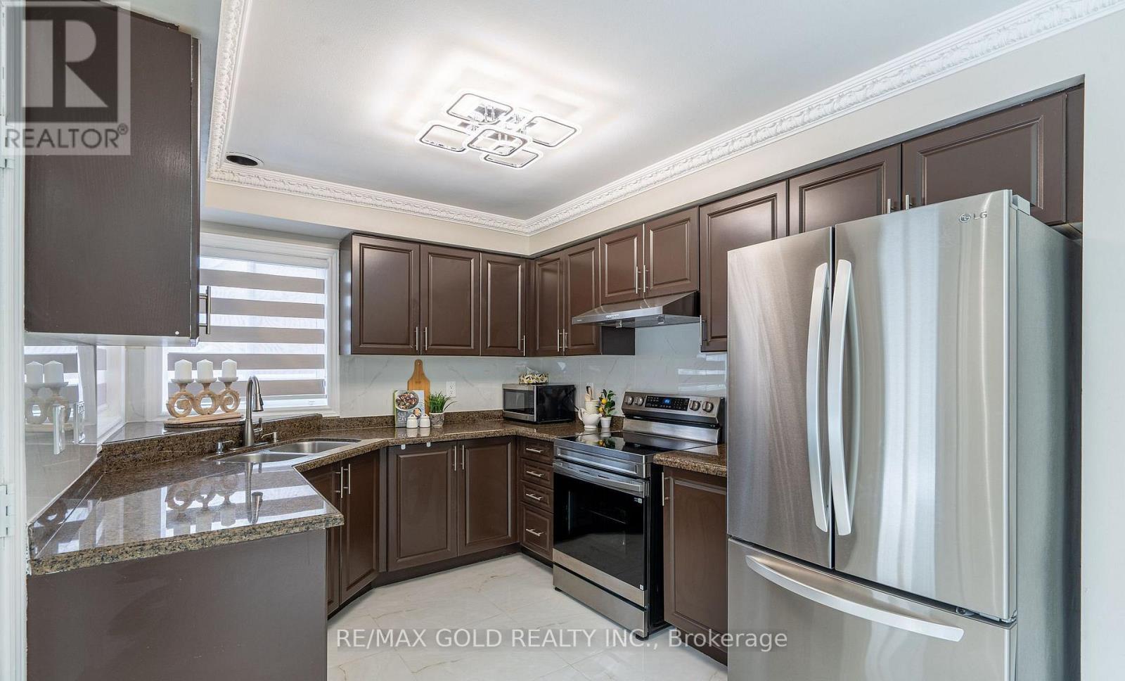 10 Leopard Gate, Brampton, Ontario  L6R 2E5 - Photo 11 - W12792766