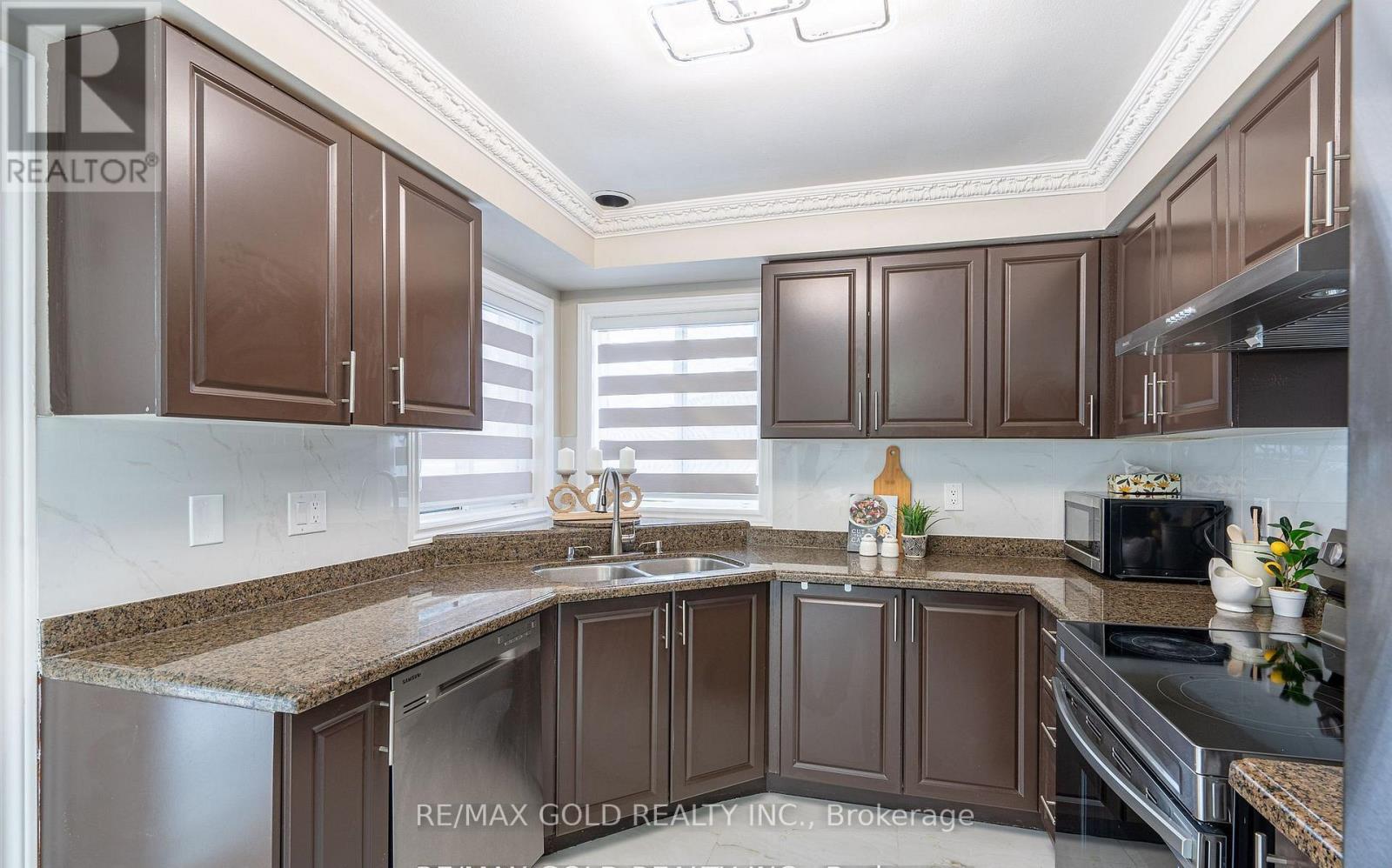 10 Leopard Gate, Brampton, Ontario  L6R 2E5 - Photo 12 - W12792766