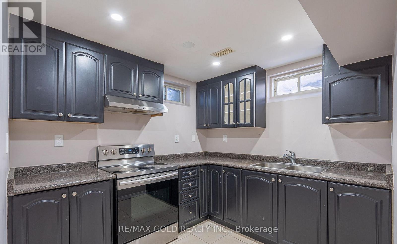 10 Leopard Gate, Brampton, Ontario  L6R 2E5 - Photo 37 - W12792766