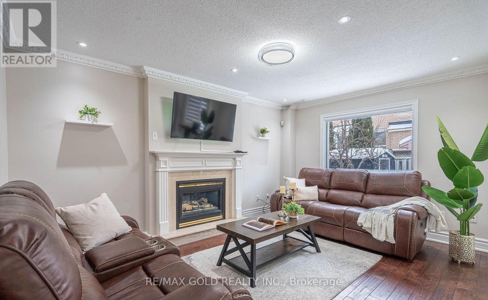 10 Leopard Gate, Brampton, Ontario  L6R 2E5 - Photo 8 - W12792766