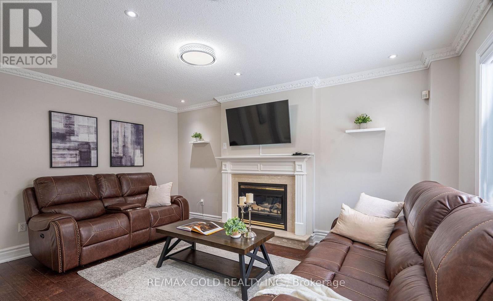 10 Leopard Gate, Brampton, Ontario  L6R 2E5 - Photo 9 - W12792766