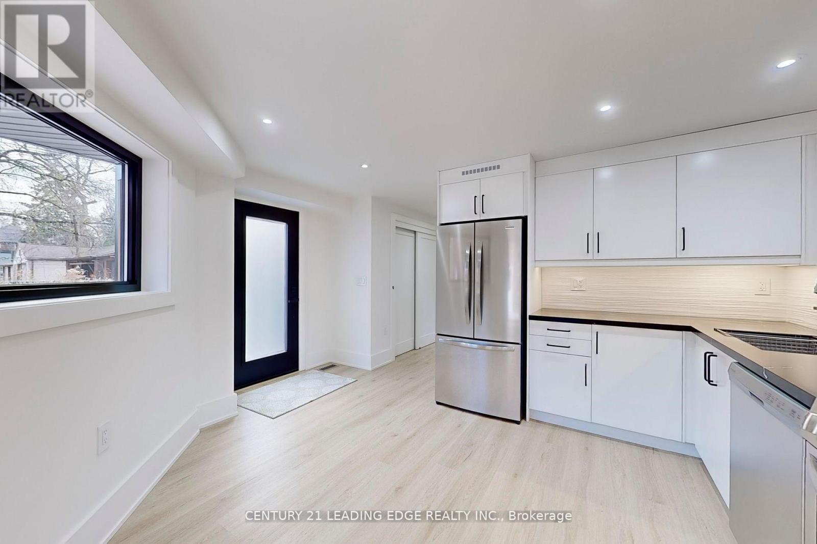 Coach - 388 Jane Street, Toronto, Ontario  M6S 3Z5 - Photo 14 - W12792792