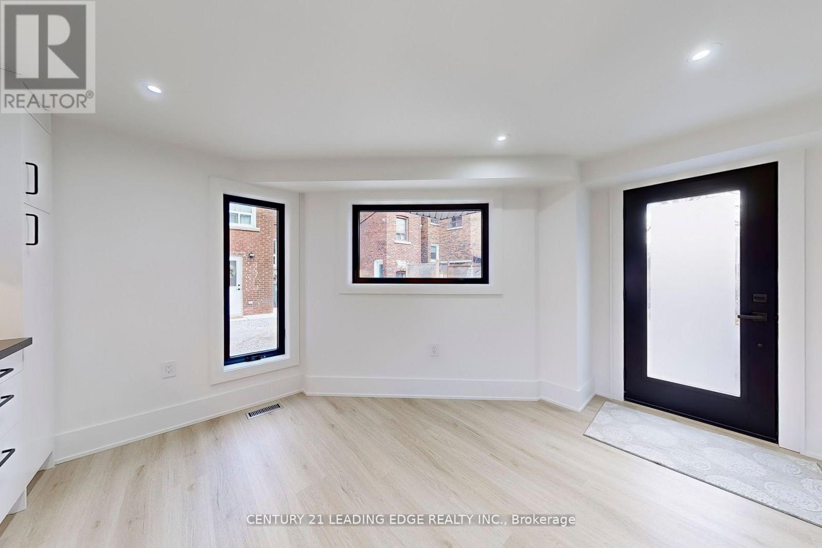 Coach - 388 Jane Street, Toronto, Ontario  M6S 3Z5 - Photo 15 - W12792792