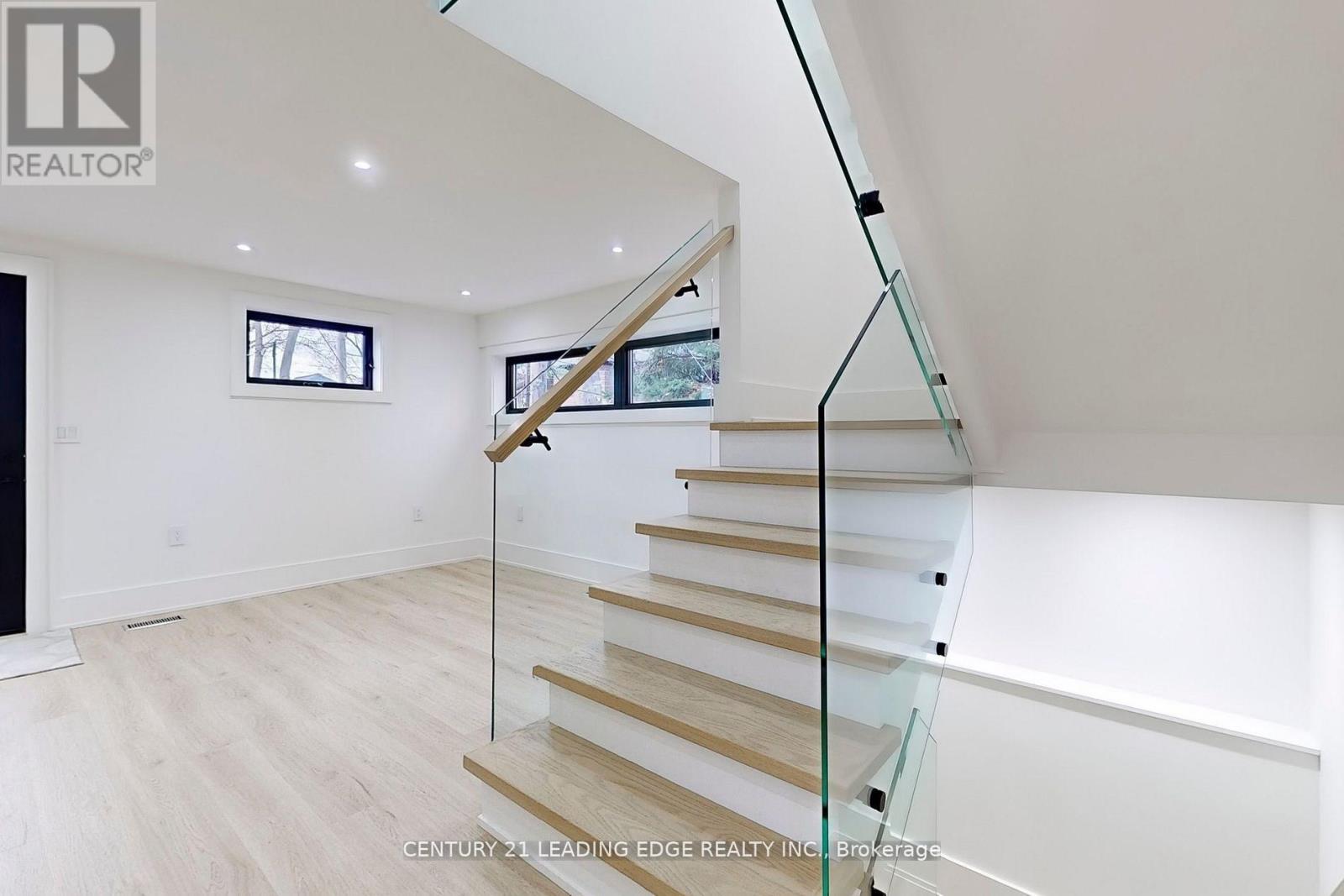 Coach - 388 Jane Street, Toronto, Ontario  M6S 3Z5 - Photo 17 - W12792792