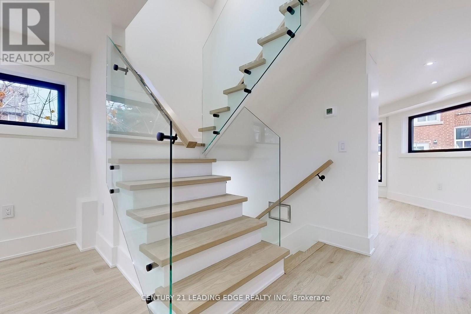 Coach - 388 Jane Street, Toronto, Ontario  M6S 3Z5 - Photo 18 - W12792792