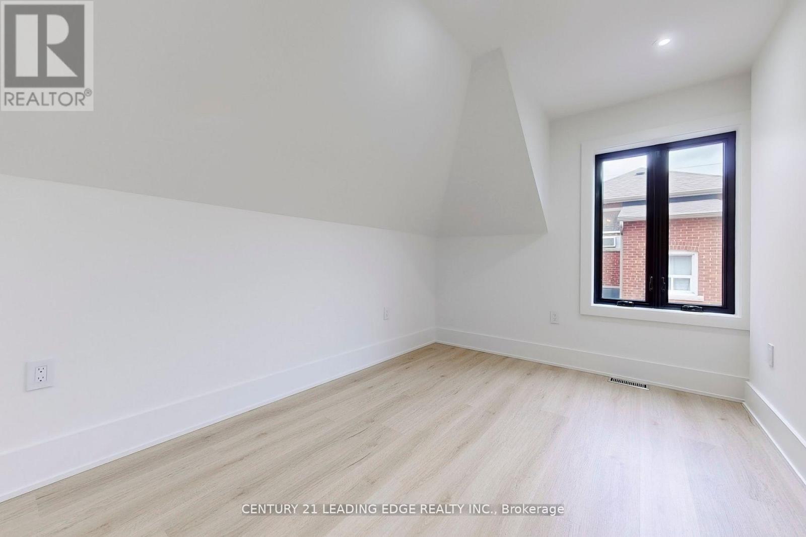 Coach - 388 Jane Street, Toronto, Ontario  M6S 3Z5 - Photo 22 - W12792792