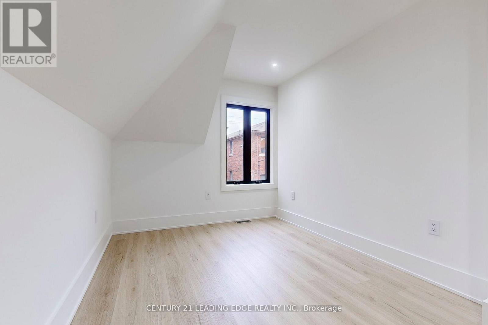 Coach - 388 Jane Street, Toronto, Ontario  M6S 3Z5 - Photo 23 - W12792792