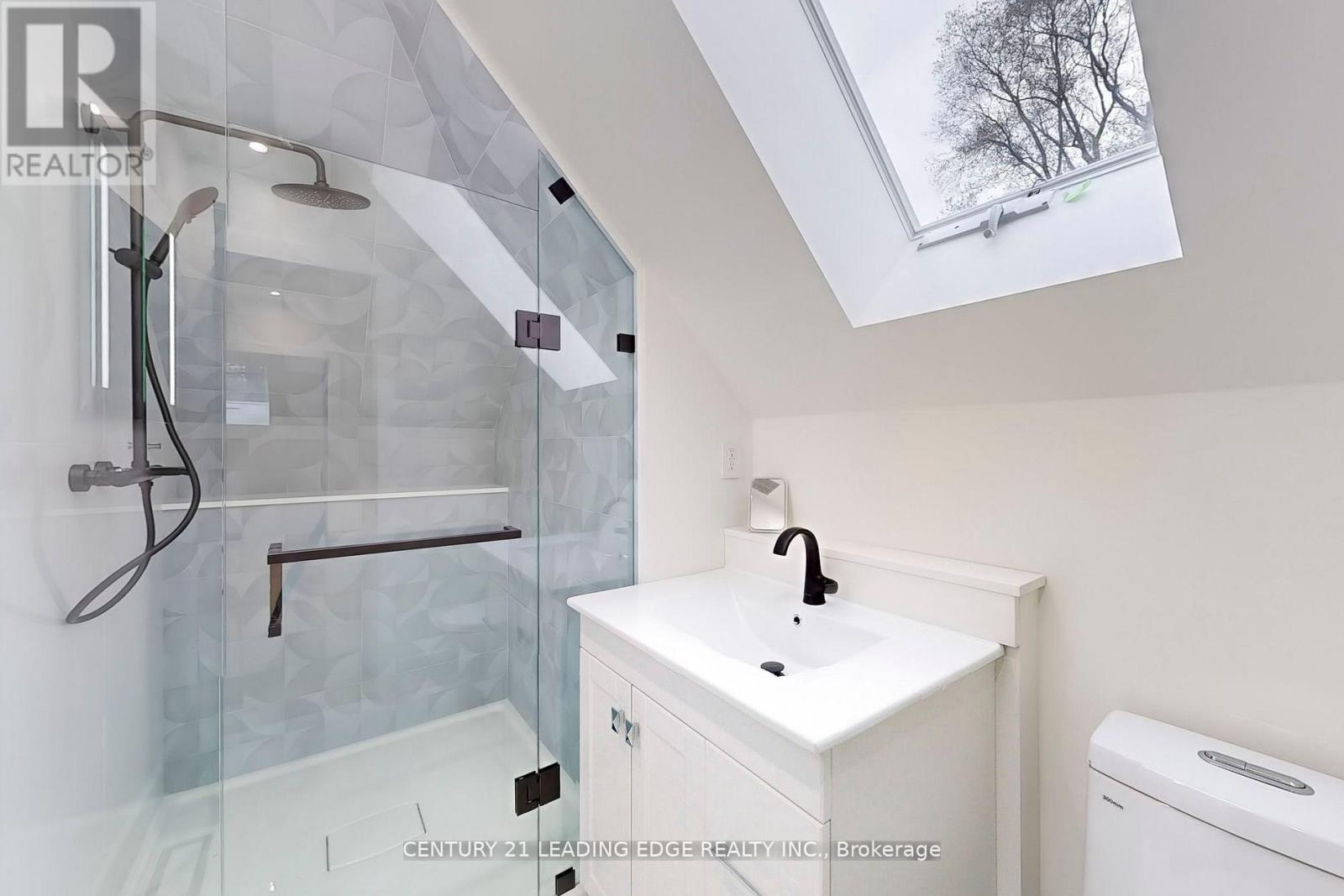 Coach - 388 Jane Street, Toronto, Ontario  M6S 3Z5 - Photo 25 - W12792792