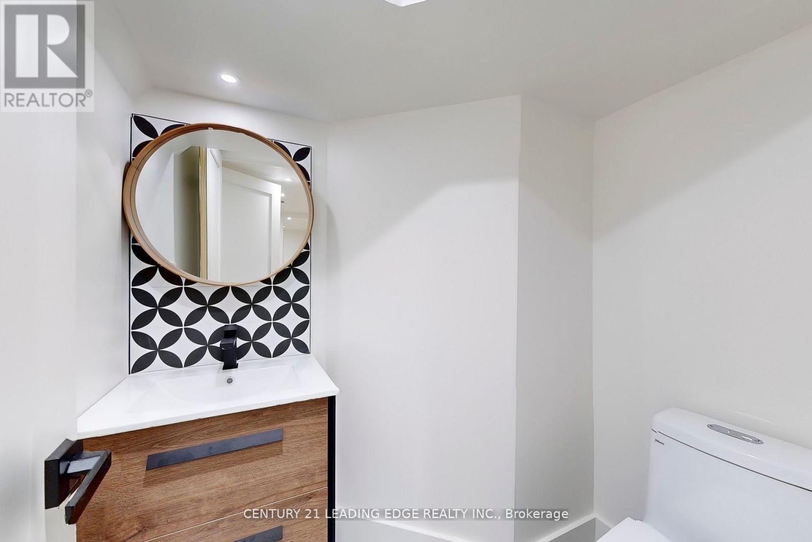 Coach - 388 Jane Street, Toronto, Ontario  M6S 3Z5 - Photo 30 - W12792792