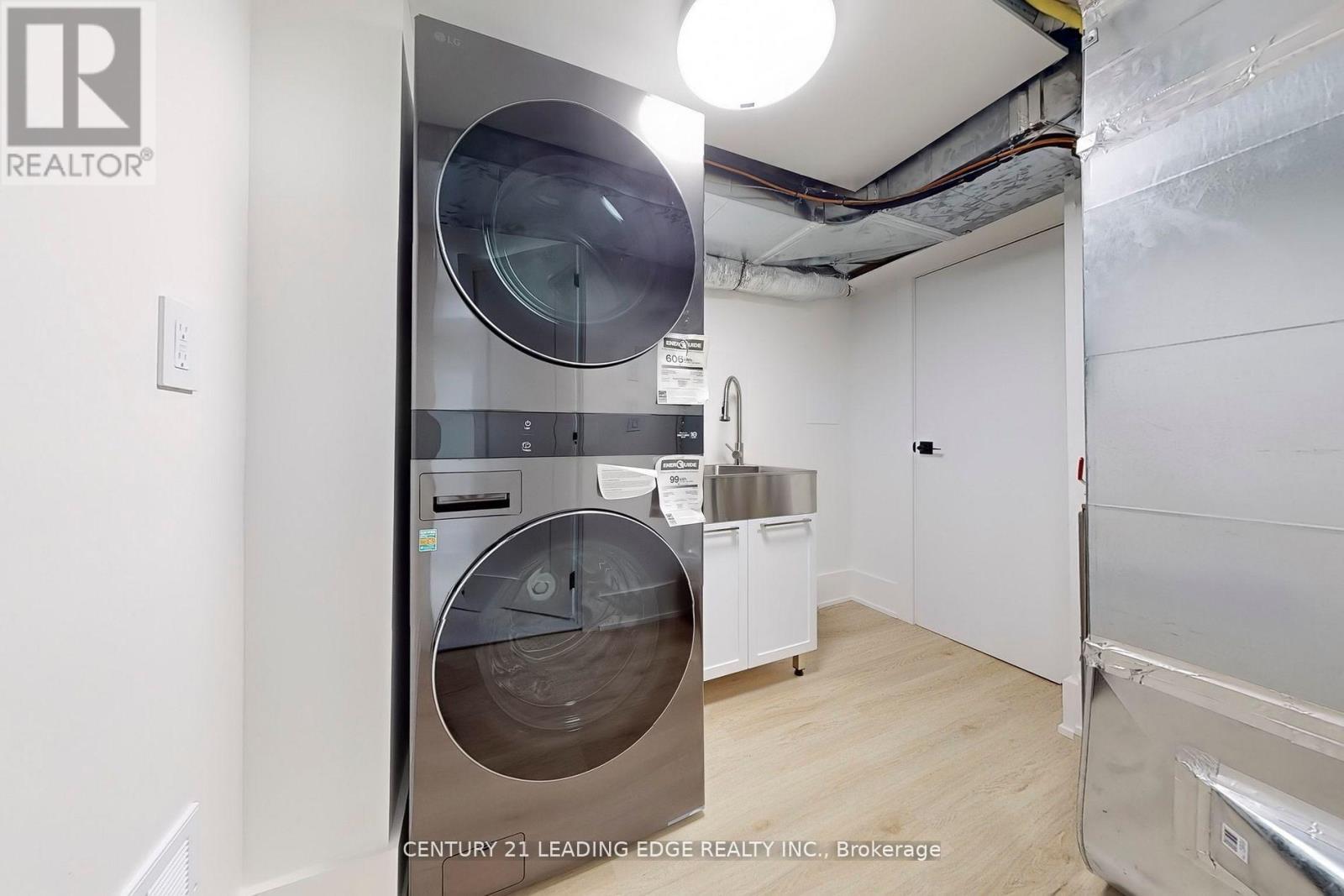 Coach - 388 Jane Street, Toronto, Ontario  M6S 3Z5 - Photo 31 - W12792792