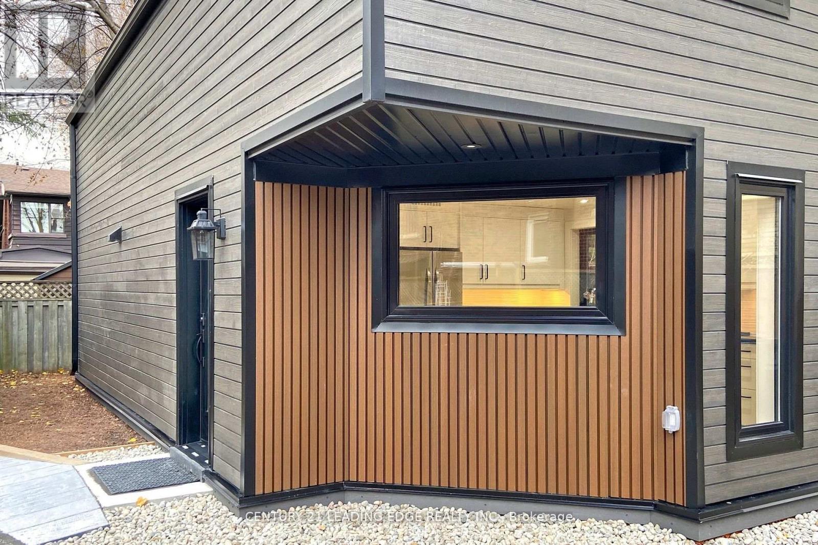 Coach - 388 Jane Street, Toronto, Ontario  M6S 3Z5 - Photo 4 - W12792792